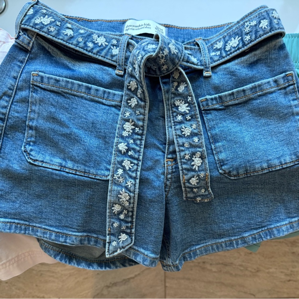 Abercrombie kids High rise relaxed denim short, Embroidered tie belt, sz 13/14